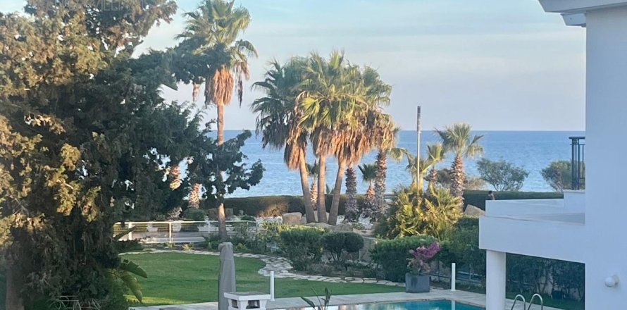 3 bedrooms Townhouse in Pervolia, Larnaka,  No. 39537