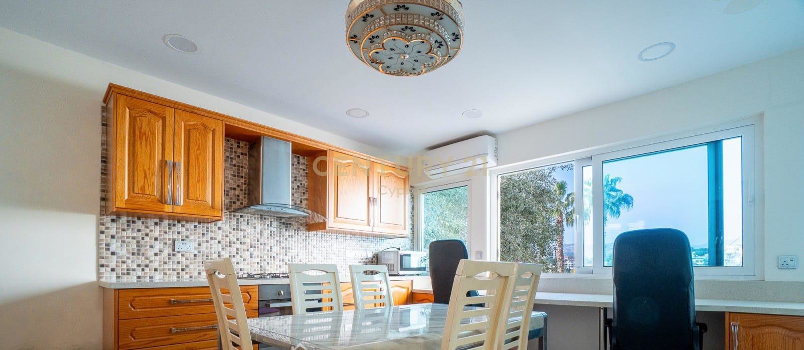 6 bedrooms Villa in Germasogeia, Limassol, Cyprus No. 53766