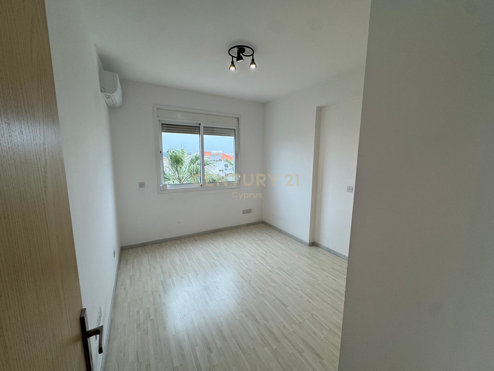 3 bedrooms Apartment in Limassol, Cyprus No. 55240