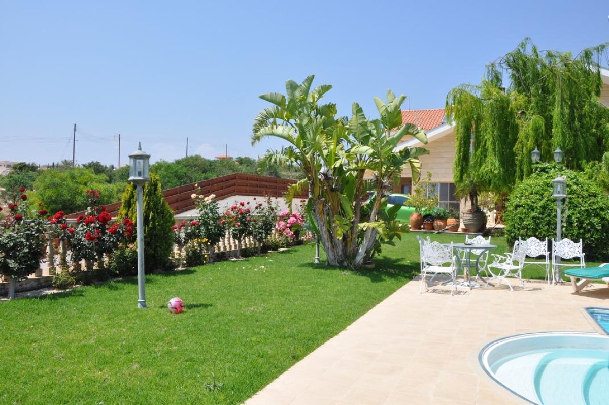 6 bedrooms Villa in Limassol, Cyprus No. 38300