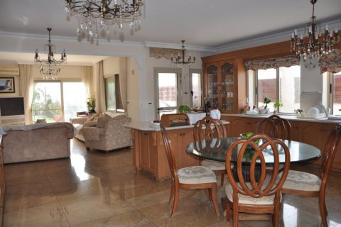6 bedrooms Villa in Limassol,  No. 38300 9