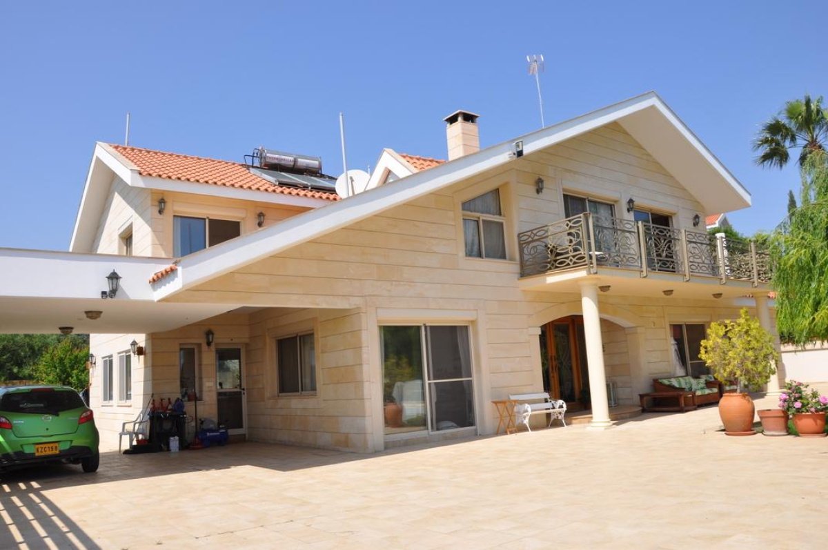 6 bedrooms Villa in Limassol, Cyprus No. 38300