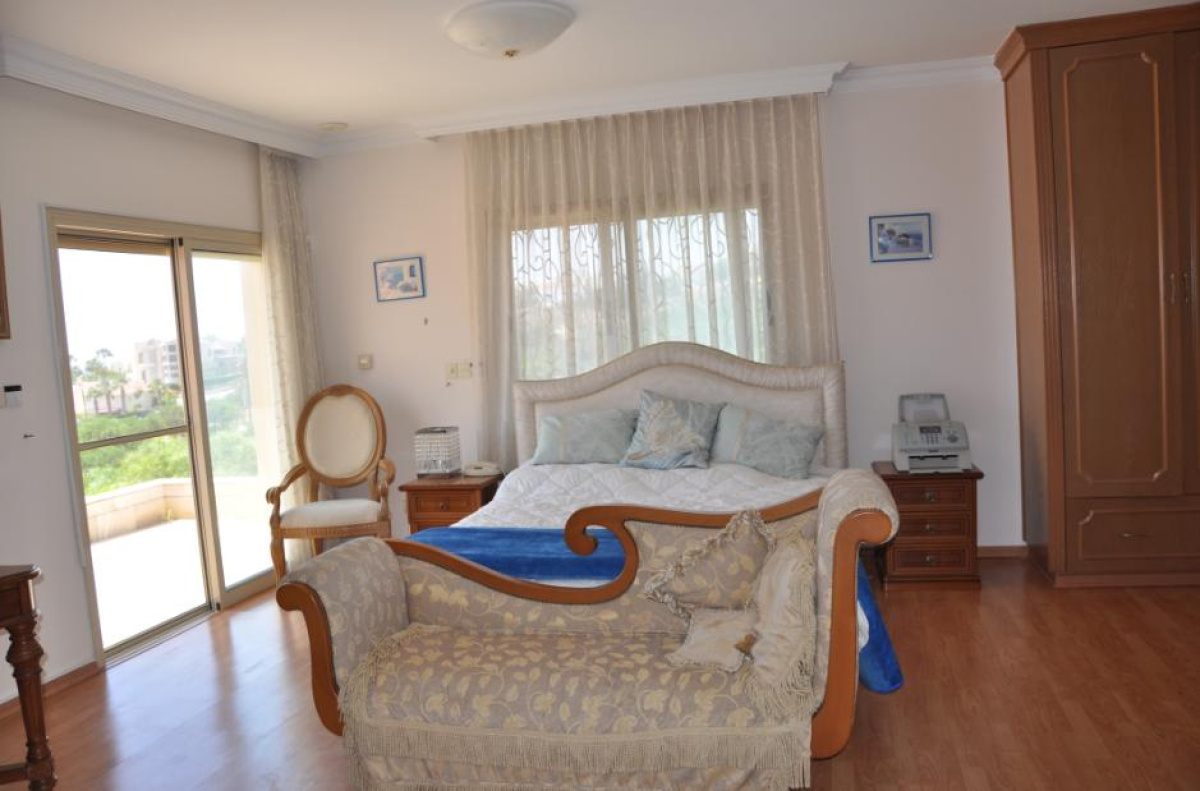 6 bedrooms Villa in Limassol, Cyprus No. 38300