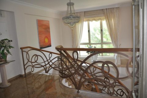 6 bedrooms Villa in Limassol,  No. 38300 10