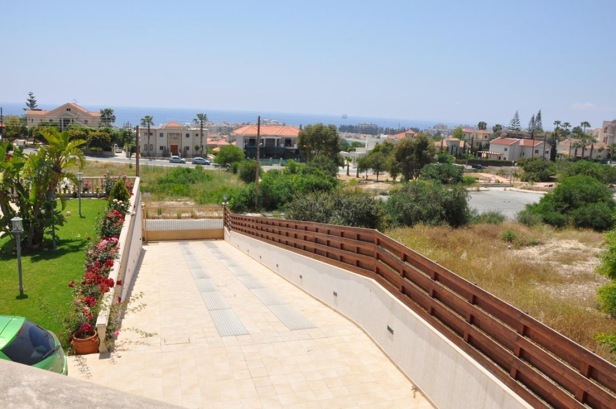 6 bedrooms Villa in Limassol, Cyprus No. 38300