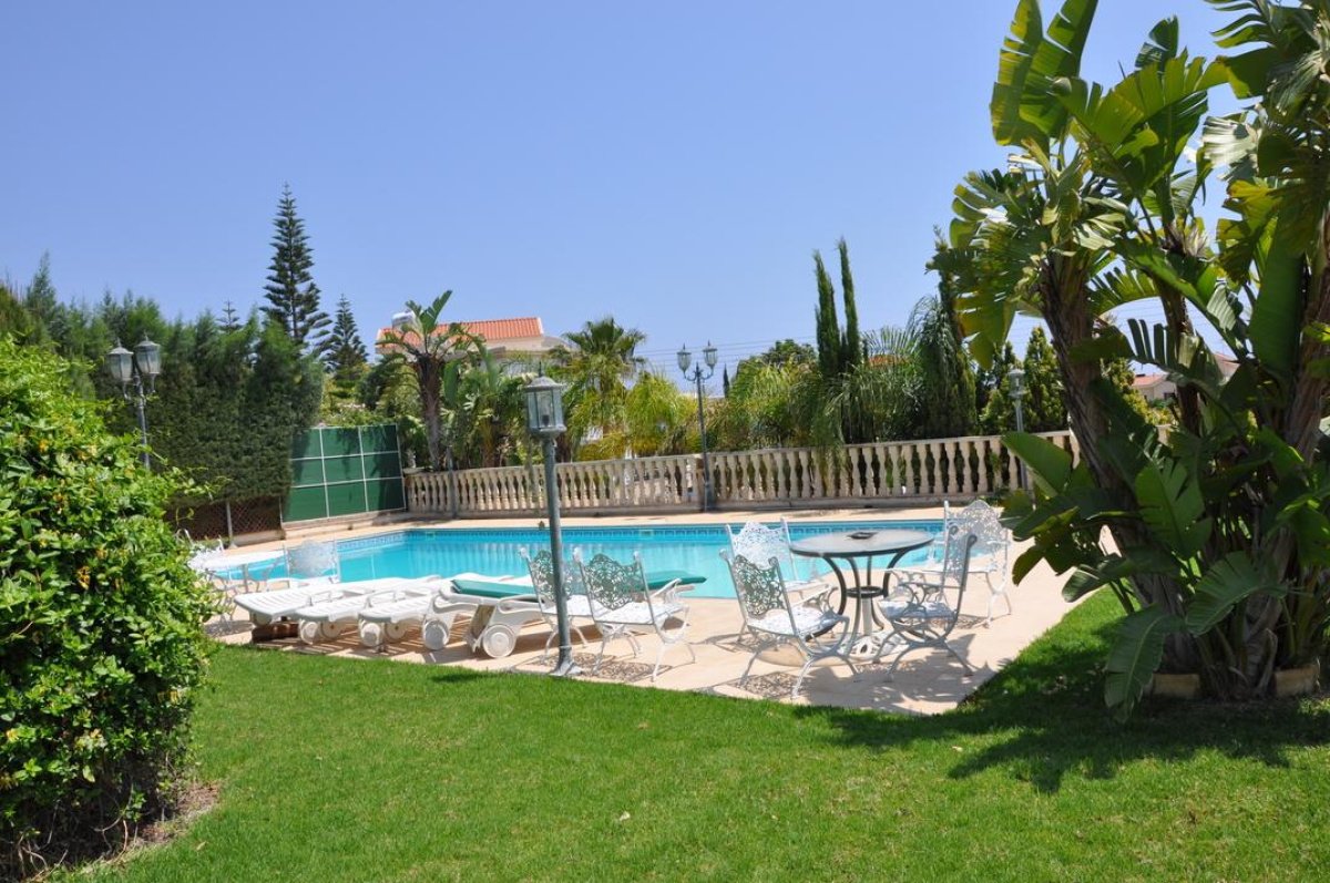 6 bedrooms Villa in Limassol, Cyprus No. 38300