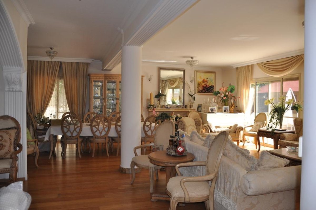 6 bedrooms Villa in Limassol, Cyprus No. 38300