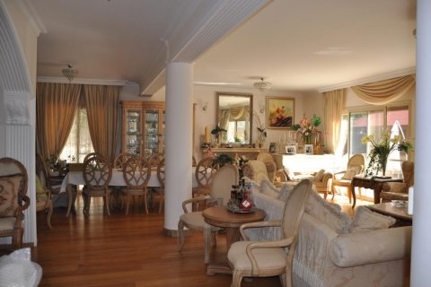 6 bedrooms Villa in Limassol,  No. 38300 8