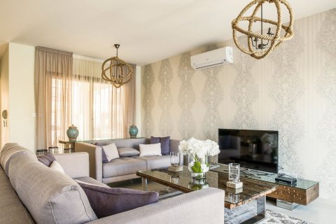 3 bedrooms Townhouse in Limassol,  No. 40924 9