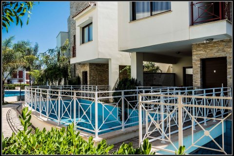 3 bedrooms Townhouse in Limassol,  No. 40924 4