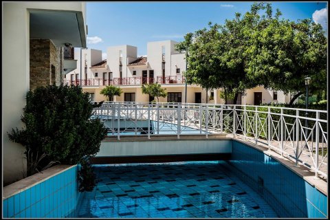 3 bedrooms Townhouse in Limassol,  No. 40925 2