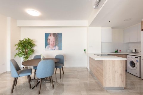 2 bedrooms Apartment in Limassol, No. 41303 3