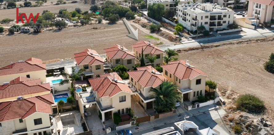 3 bedrooms Townhouse in Oroklini, Larnaka,  No. 52002