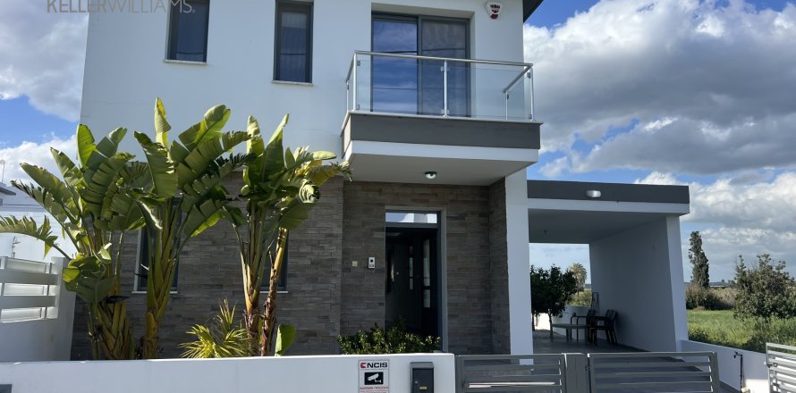 3 bedrooms Villa in Livadia, Nicosia,  No. 52004