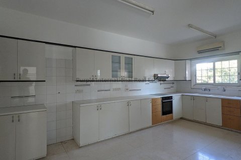 Вилла с 3 спальнями в Строволос, Никосия, Кипр № 37214 18