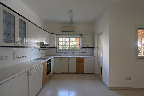 Вилла с 3 спальнями в Строволос, Никосия, Кипр № 37214 16