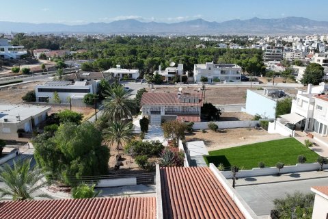 3 bedrooms Villa in Nicosia,  No. 37216 13