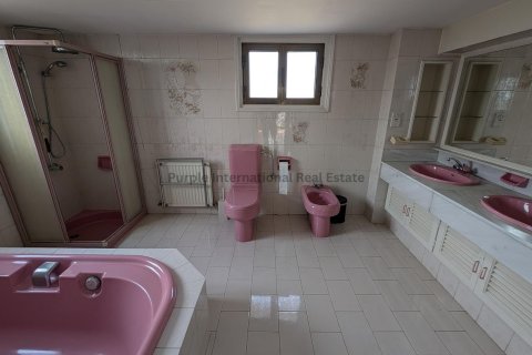 3 bedrooms Villa in Nicosia,  No. 37216 19