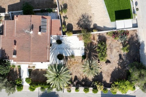 3 bedrooms Villa in Nicosia,  No. 37216 14