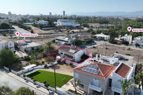 3 bedrooms Villa in Nicosia,  No. 37216 12