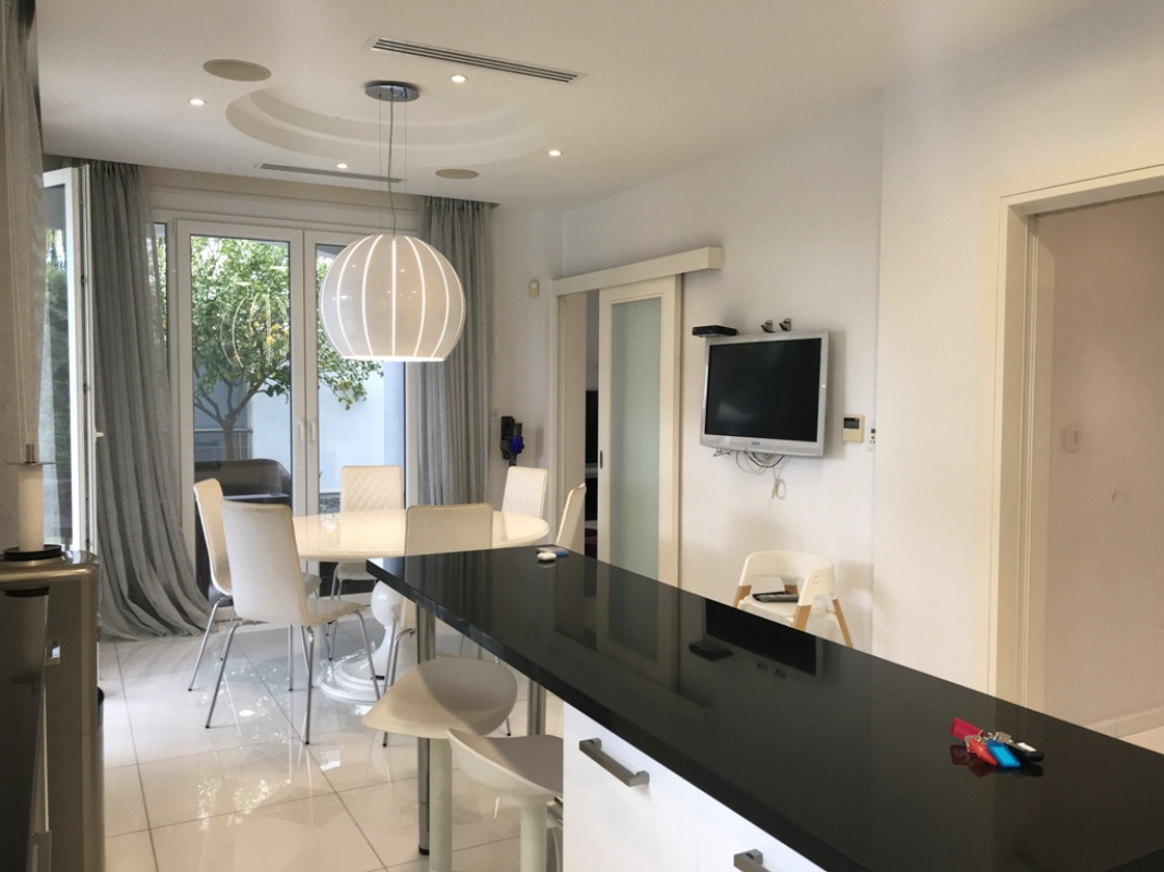 5 bedrooms Villa in Limassol, Cyprus No. 38436