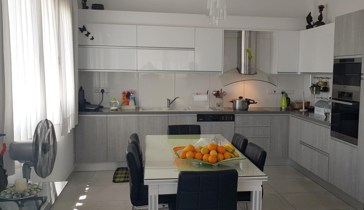 3 bedrooms Apartment in Limassol, Cyprus No. 38434