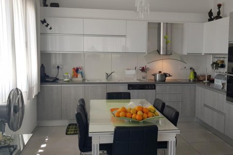 3 bedrooms Apartment in Limassol,  No. 38434 3