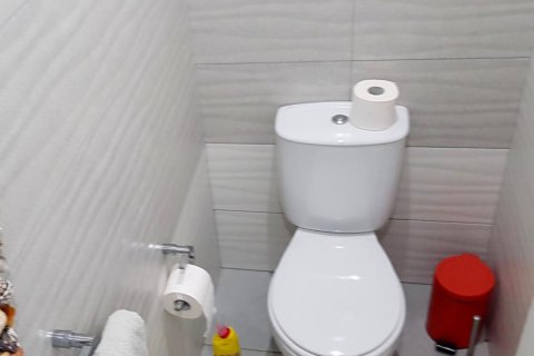 3 bedrooms Apartment in Limassol,  No. 38434 8