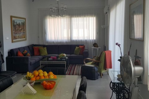 3 bedrooms Apartment in Limassol,  No. 38434 2