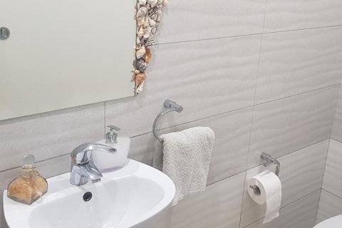 3 bedrooms Apartment in Limassol,  No. 38434 7