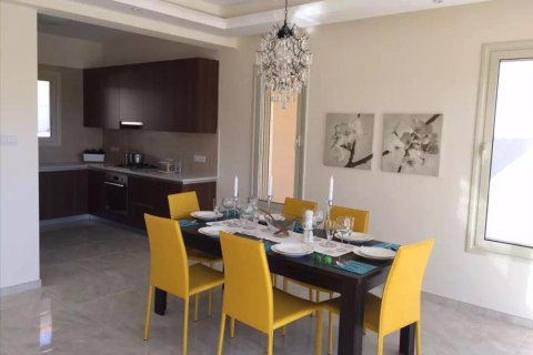 3 bedrooms Villa in Limassol,  No. 38432 3
