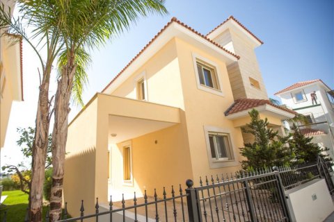 3 bedrooms Villa in Limassol,  No. 38432