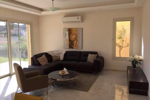 3 bedrooms Villa in Limassol,  No. 38432 4