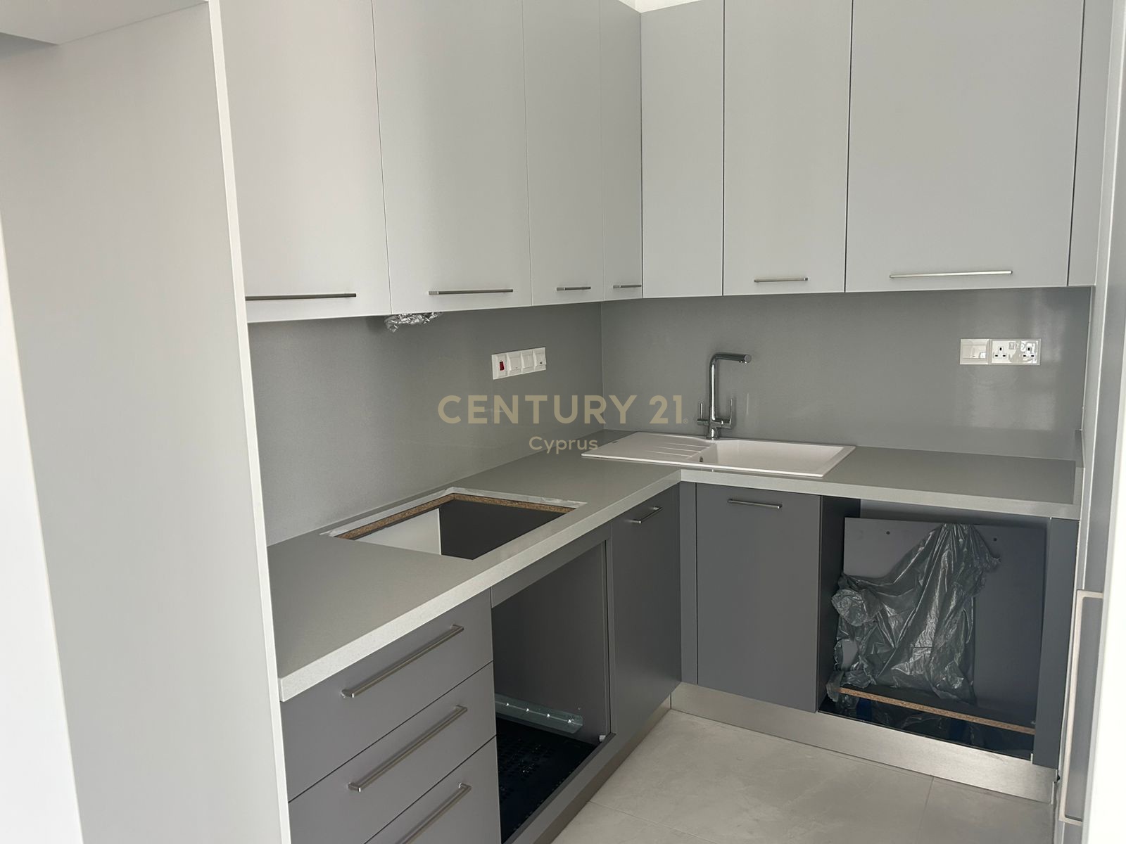 2 bedrooms Apartment in Limassol, Cyprus No. 53600