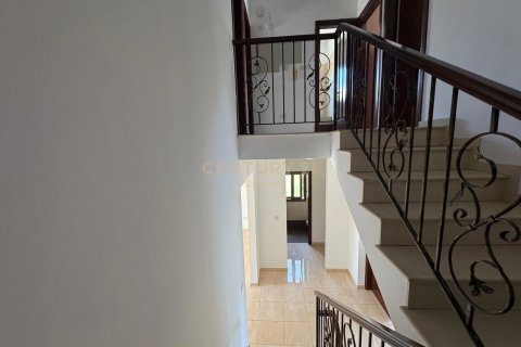 3 bedrooms Villa in Agios Athanasios, Limassol, No. 53599 8