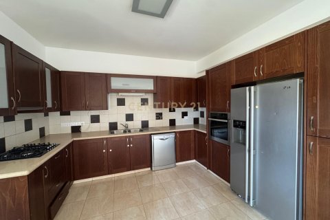 3 bedrooms Villa in Agios Athanasios, Limassol, No. 53599 6