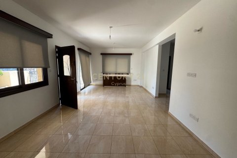 3 bedrooms Villa in Agios Athanasios, Limassol, No. 53599 2