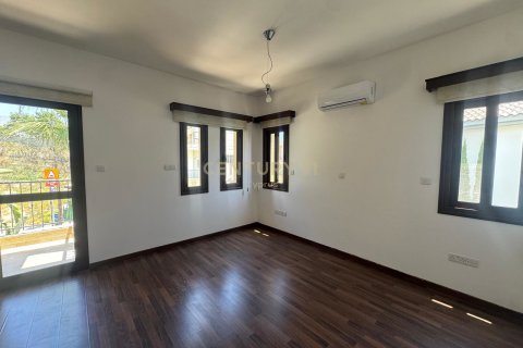 3 bedrooms Villa in Agios Athanasios, Limassol, No. 53599 9