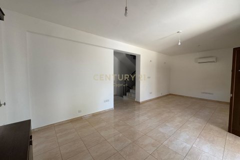 3 bedrooms Villa in Agios Athanasios, Limassol, No. 53599 3