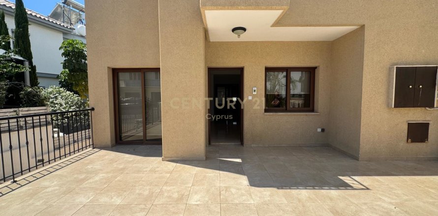 3 bedrooms Villa in Agios Athanasios, Limassol, No. 53599
