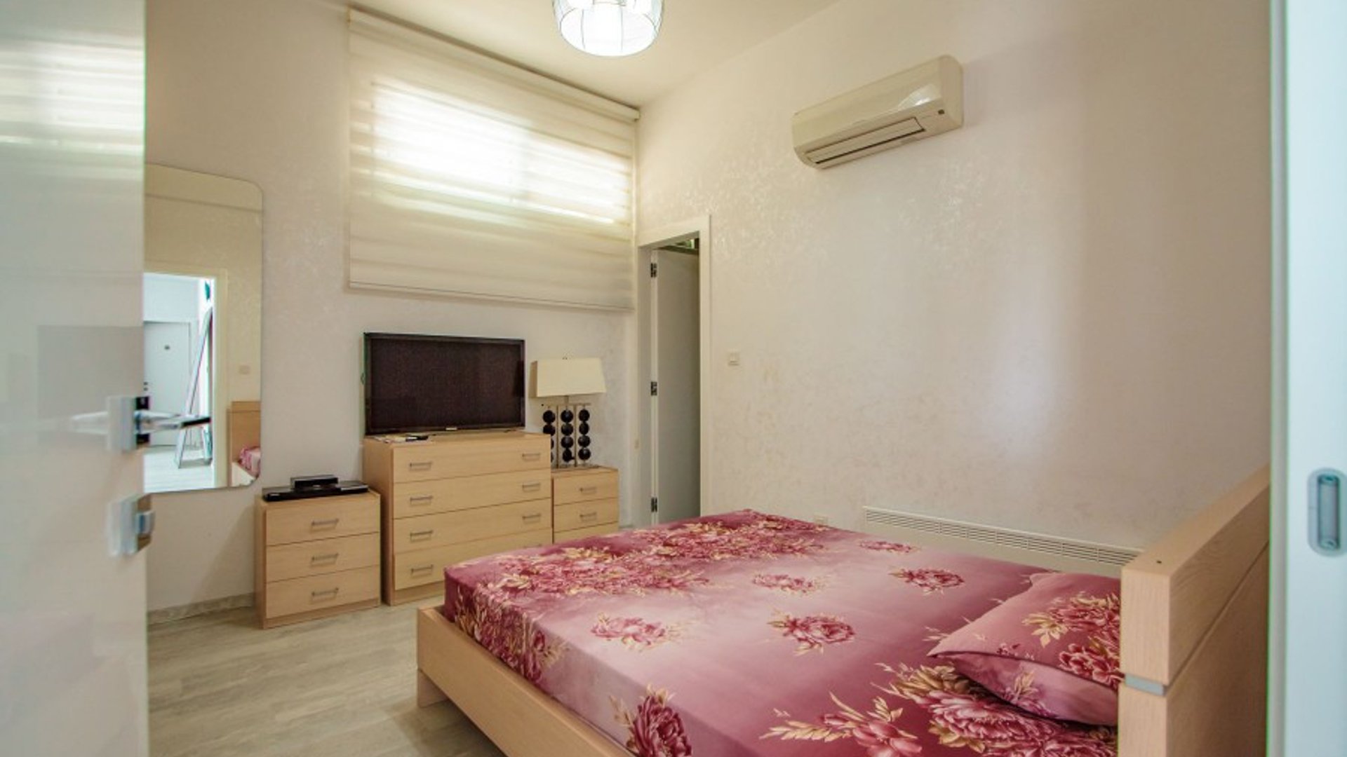 5 bedrooms Villa in Agios Tychonas, Limassol, Cyprus No. 26154