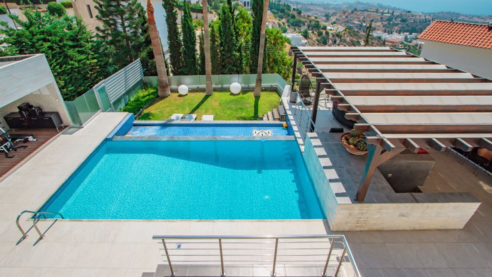 5 bedrooms Villa in Agios Tychonas, Limassol, Cyprus No. 26154