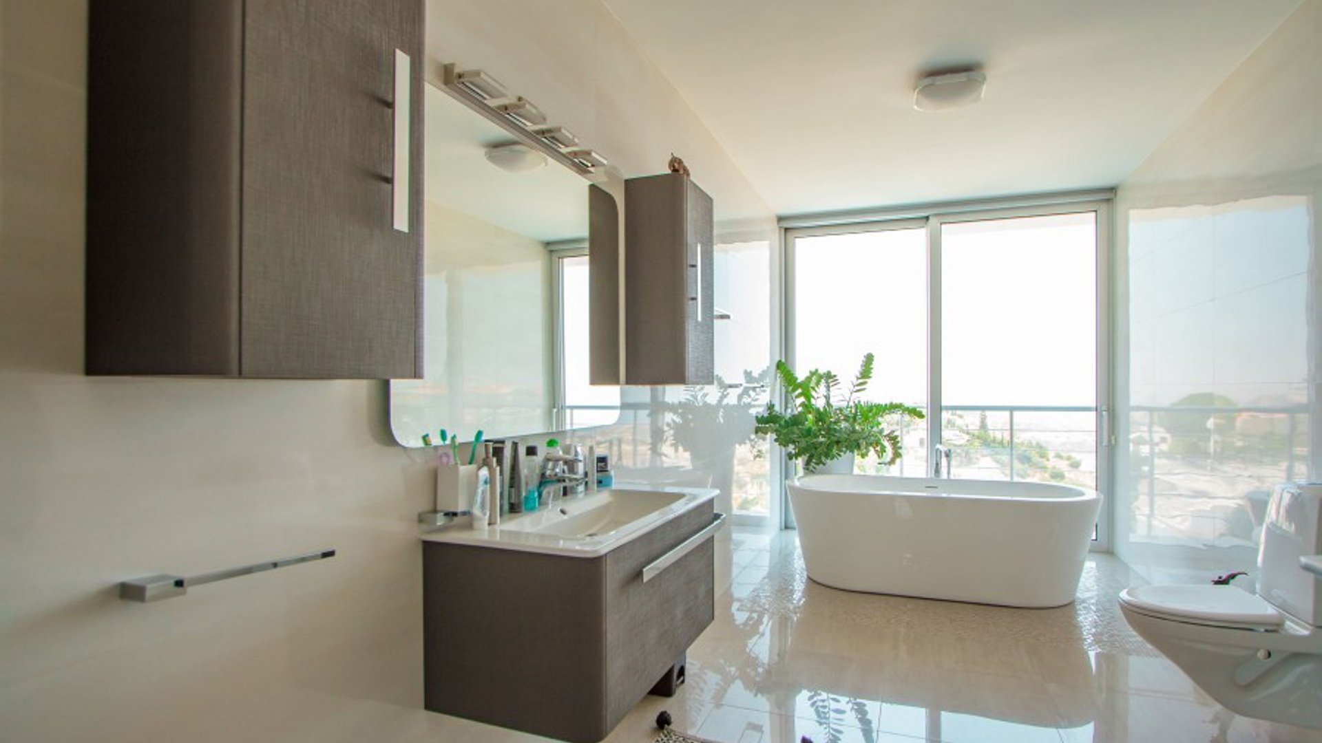 5 bedrooms Villa in Agios Tychonas, Limassol, Cyprus No. 26154