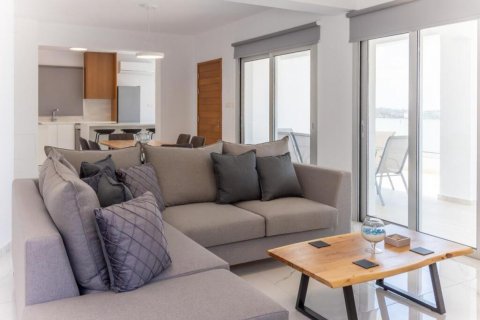 Вилла с 3 спальнями в Пафос,  № 38160 3