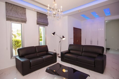 4 bedrooms Villa in Limassol,  No. 38158