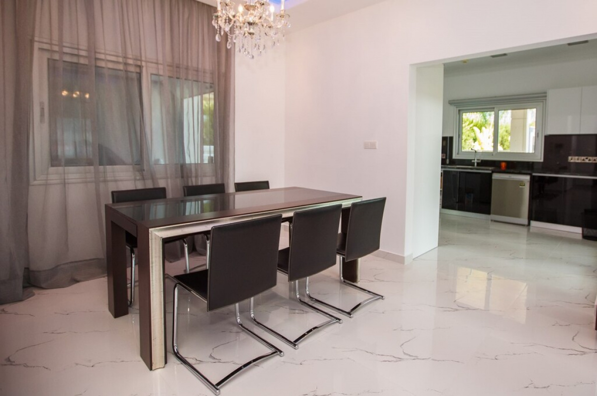 4 bedrooms Villa in Limassol, Cyprus No. 38158