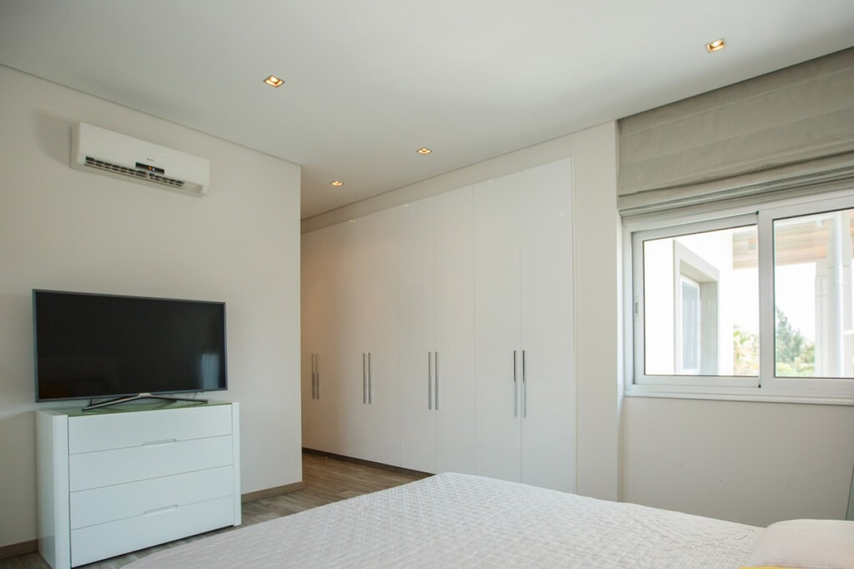 4 bedrooms Villa in Limassol, Cyprus No. 38158