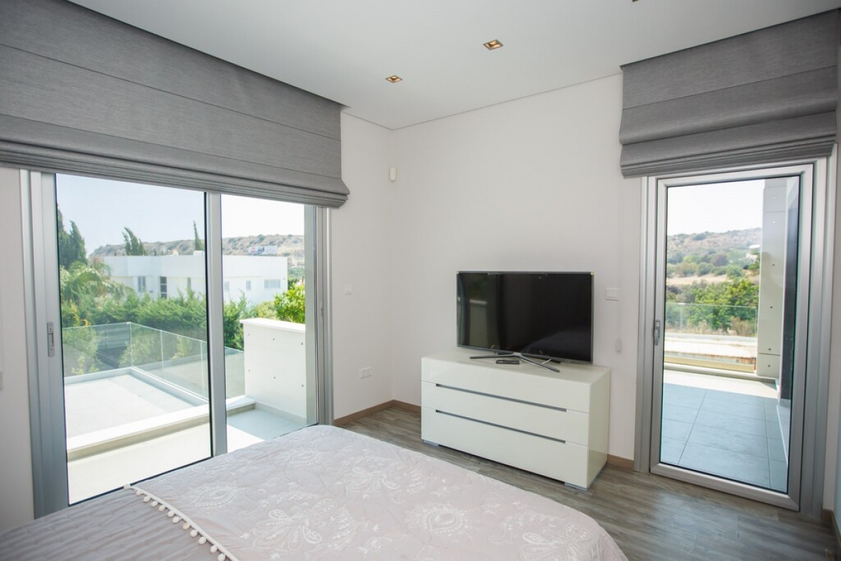4 bedrooms Villa in Limassol, Cyprus No. 38158