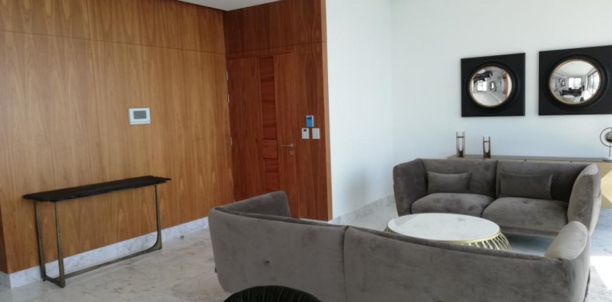 Квартира с 4 спальнями в Лимассол, Лимасол,  № 38659