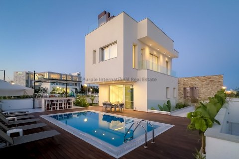 4 bedrooms Villa in Ayia Napa, Ammochostos,  No. 37575